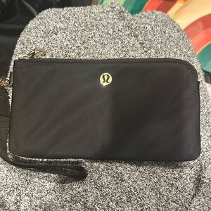 Lululemon NWOT double zip wallet with strap